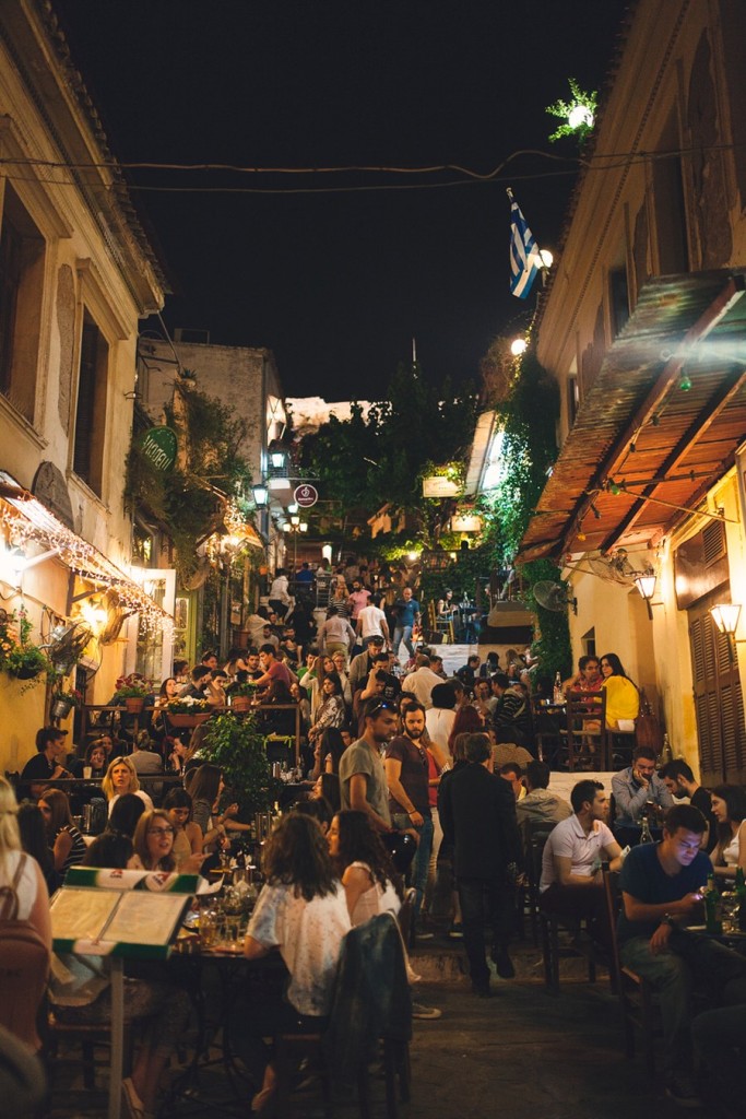 Urocze kafejki i restauracje w dzielnicy Plaka - Ateny