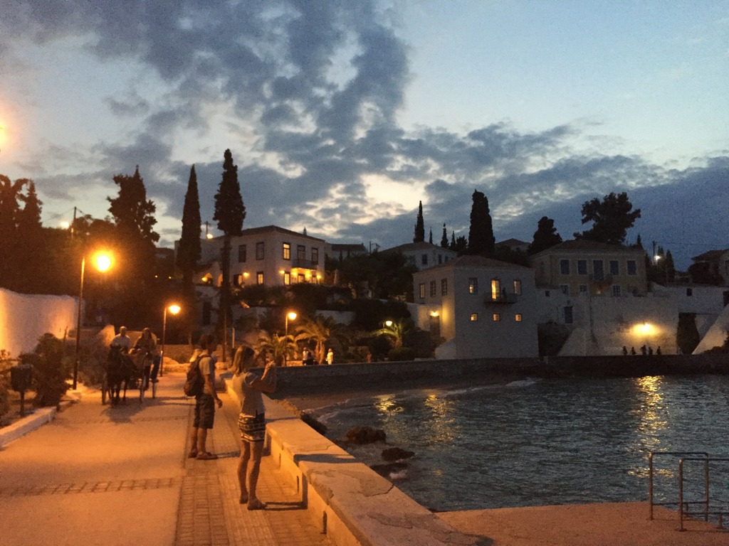 Beautiful walk from the old harbour to the new one in Spetses
