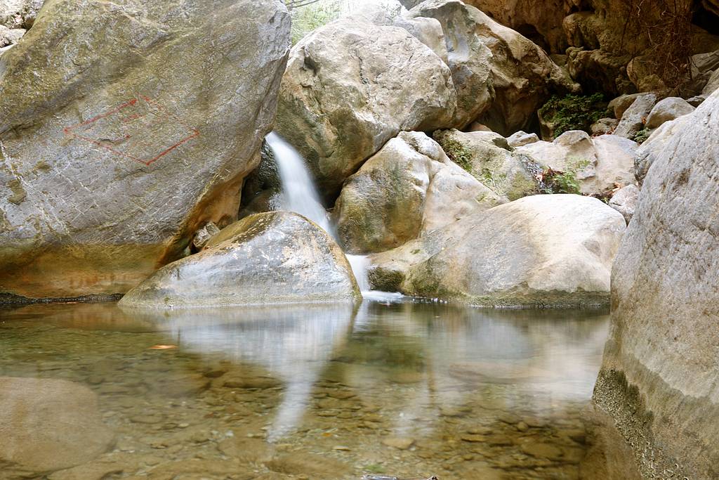 Devil's Bridge hike Troizina - the fresh water pools