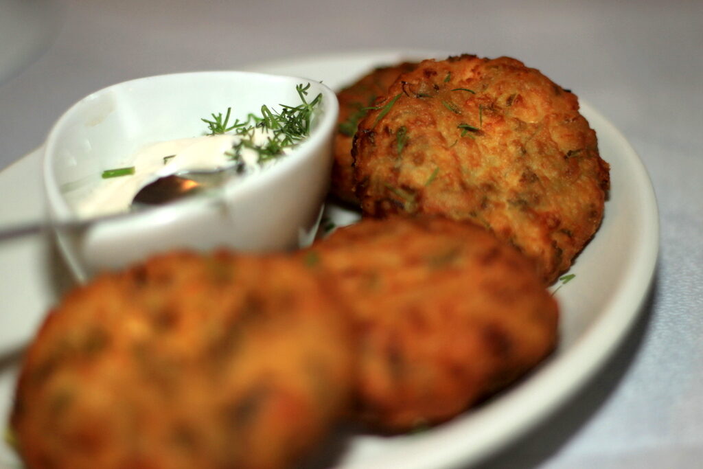 Kolokithokeftedes (courgette fritters)