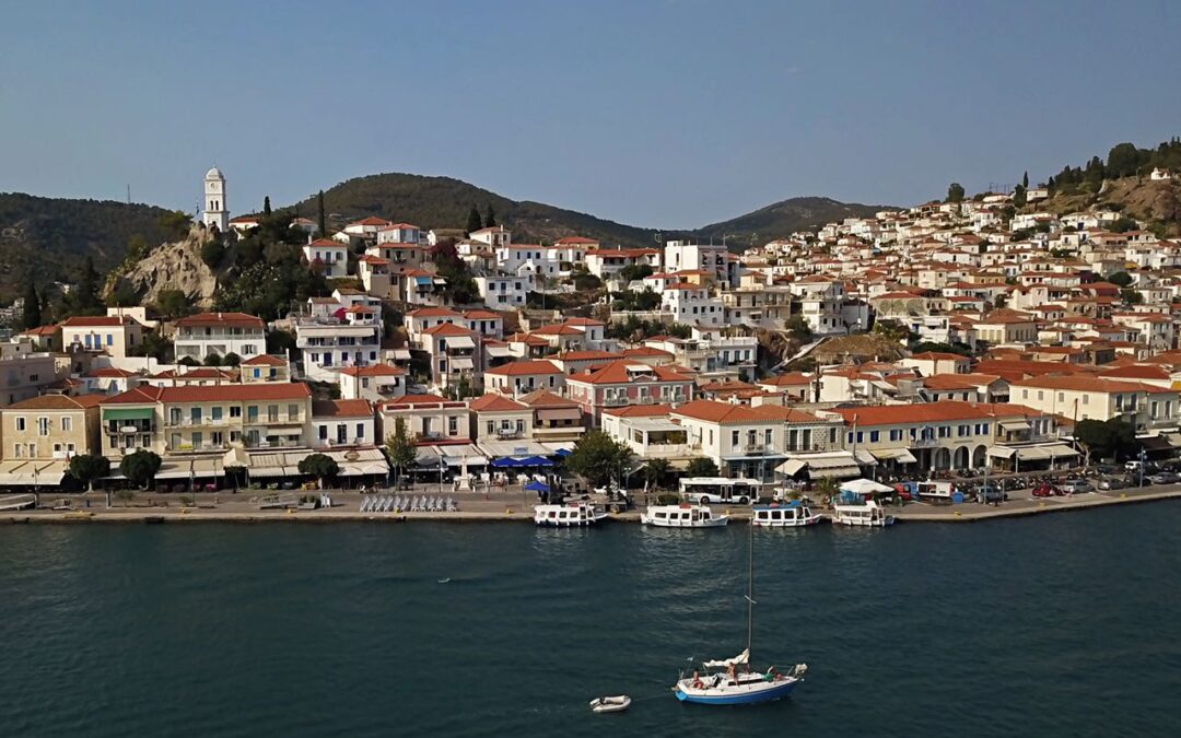 Naziara sailing the Poros canal